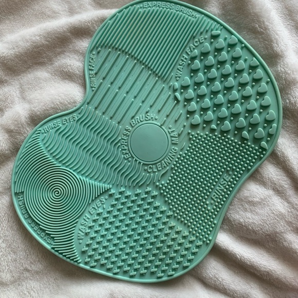 Makeup brush cleaning mat & mesh carrying case for beauty blender - Picture 8 of 11